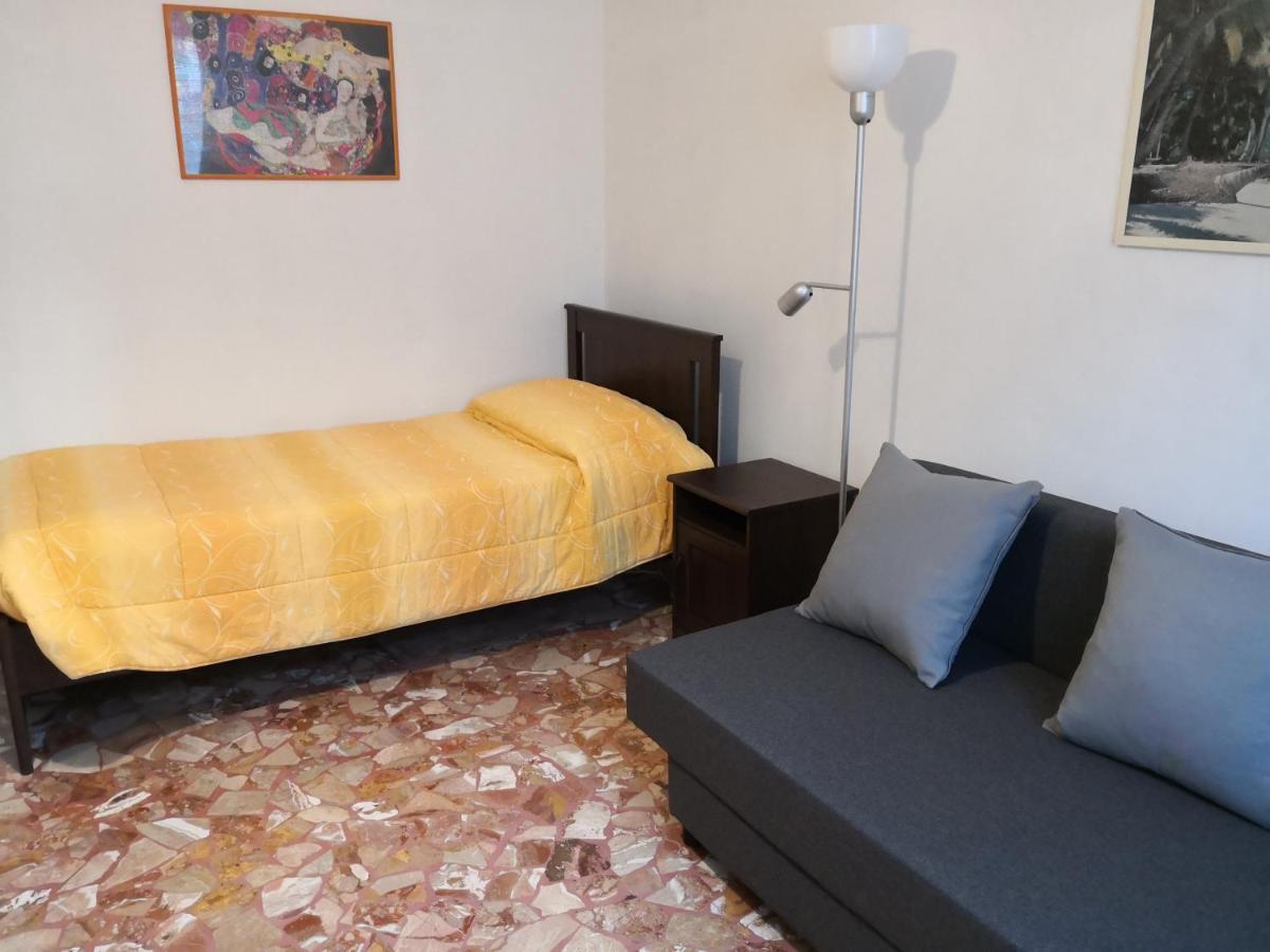 Trilocale Alla Lunetta Apartman Bologna Kültér fotó